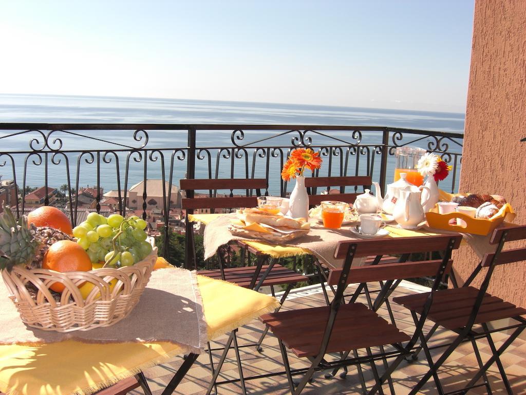 Pietra Preziosa Bed & Breakfast ปิเอตราลิกูเร ภายนอก รูปภาพ